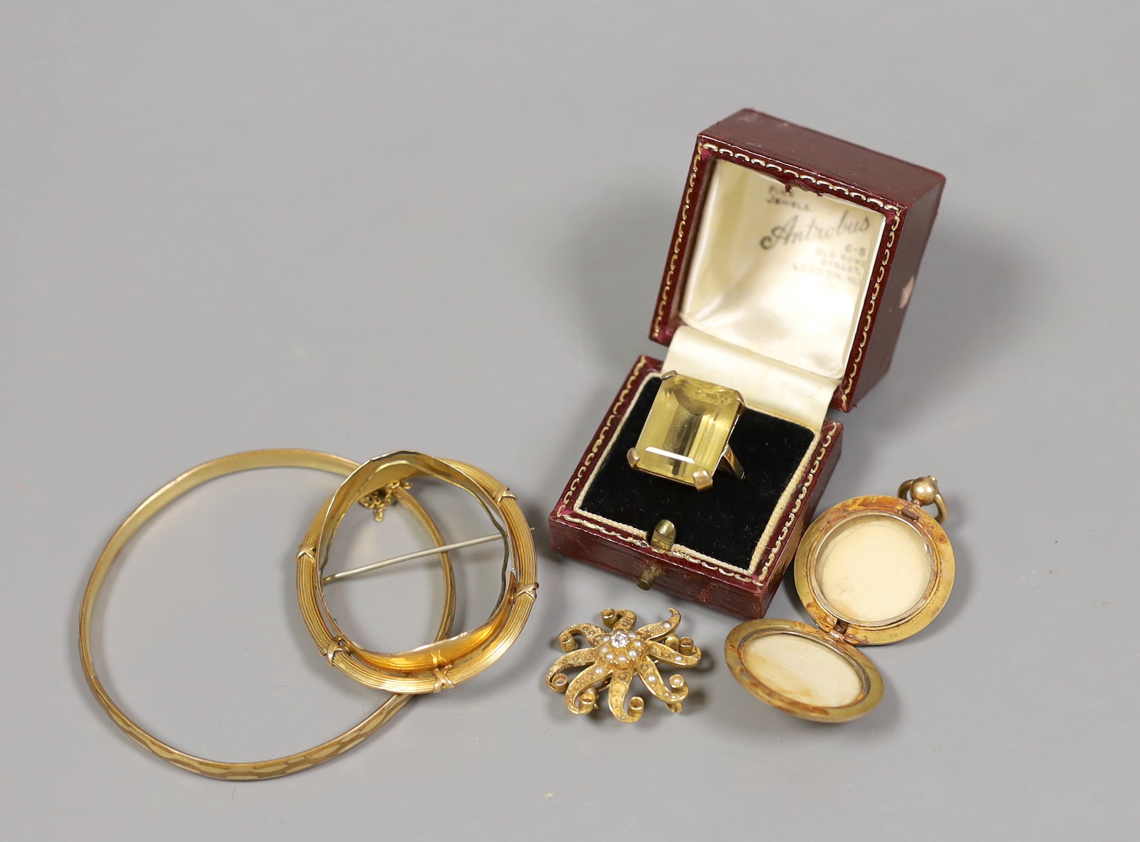 Assorted jewellery including a Victorian yellow metal, diamond and seed pearl set whorl brooch, 29mm, a yellow metal cameo brooch mount, a yellow metal locket, a 9ct and citrine set dress ring, gross 39.2 grams and a gol